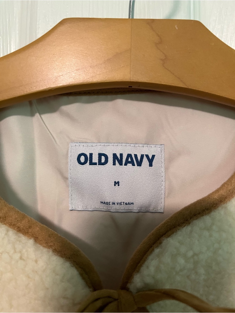 Old Navy Cream Sherpa Open-Front Vest - Picture 7 of 10